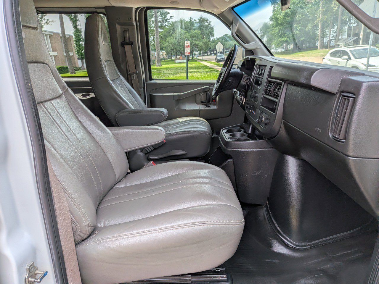 Used 2023 Chevrolet Express 3500 LS RWD image 15