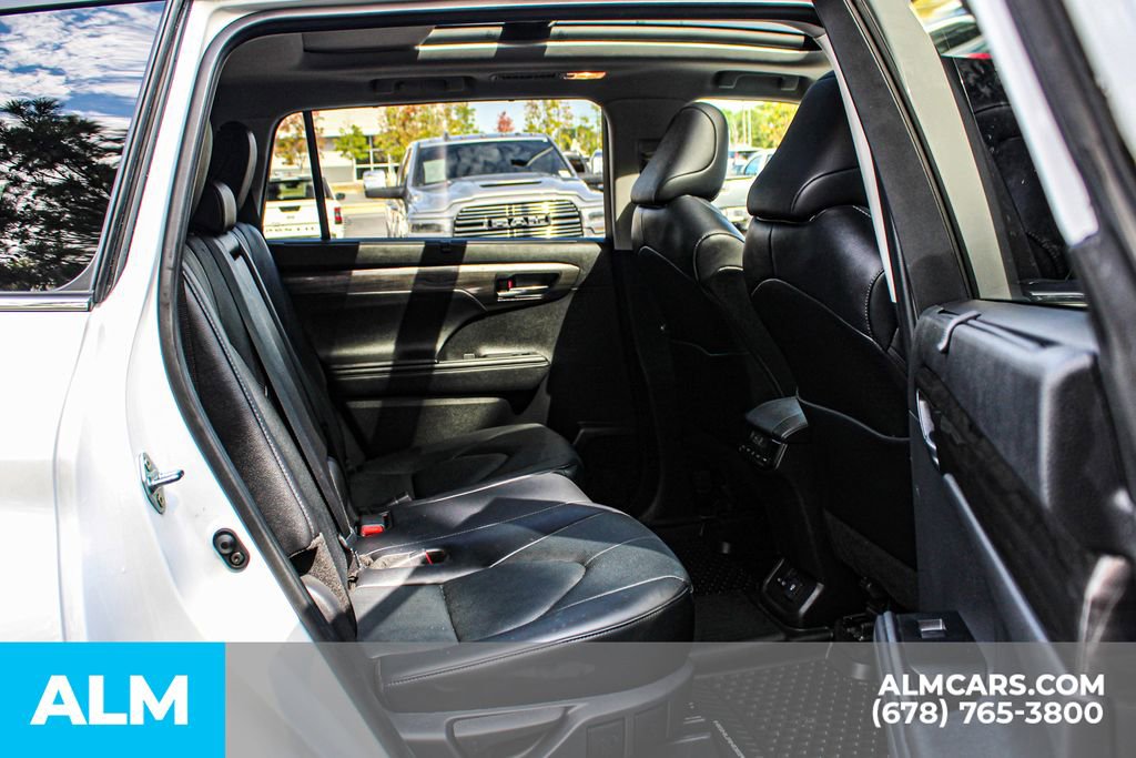 Used 2024 Toyota Highlander Limited image 22