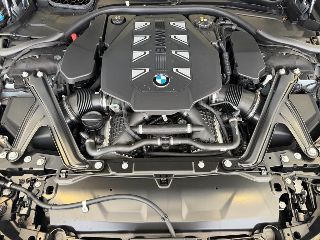 Used 2024 BMW 760i xDrive w/ Premium Package 2 AWD/4WD image 27