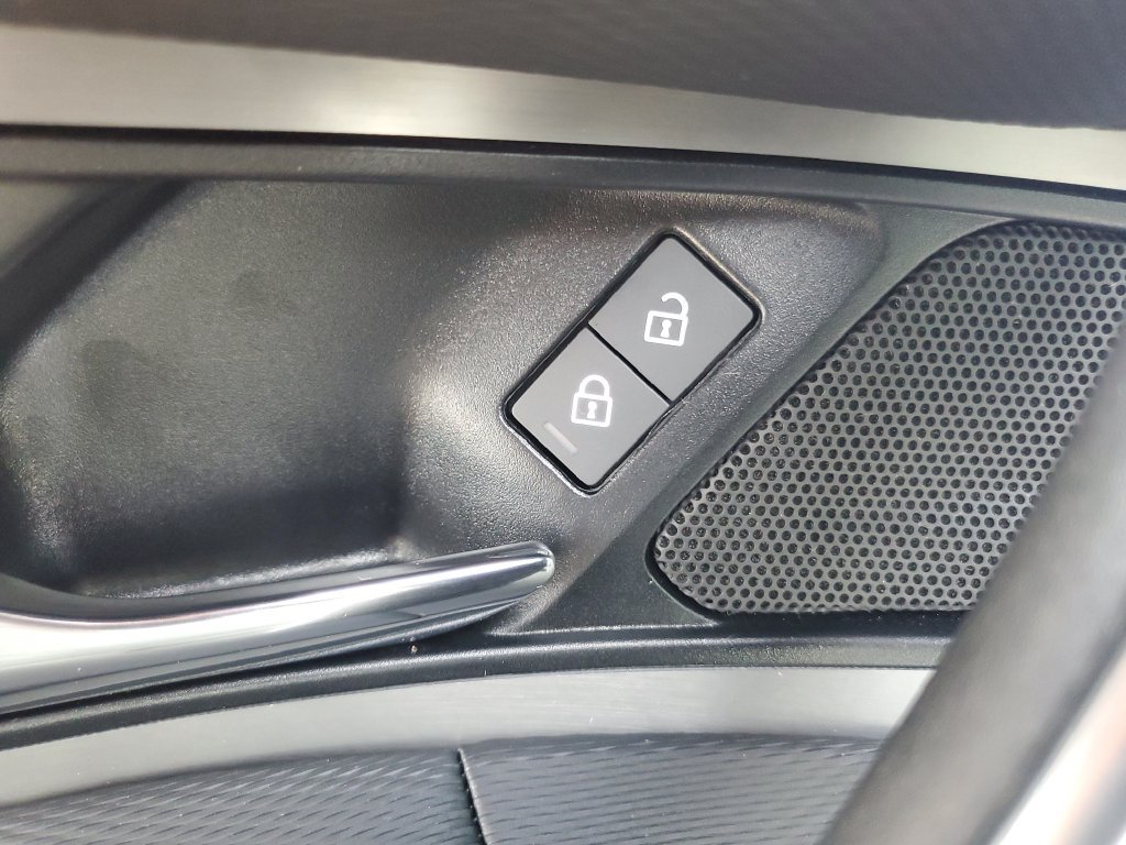 Used 2026 Land Rover Discovery Sport Landmark AWD/4WD image 9