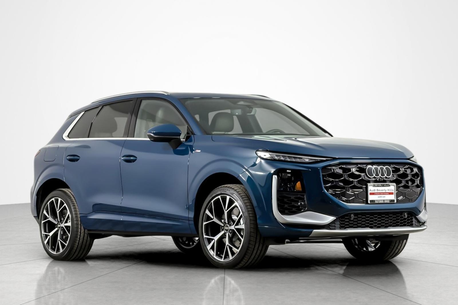 New 2026 Audi Q3 quattro 2.0T AWD/4WD image 2