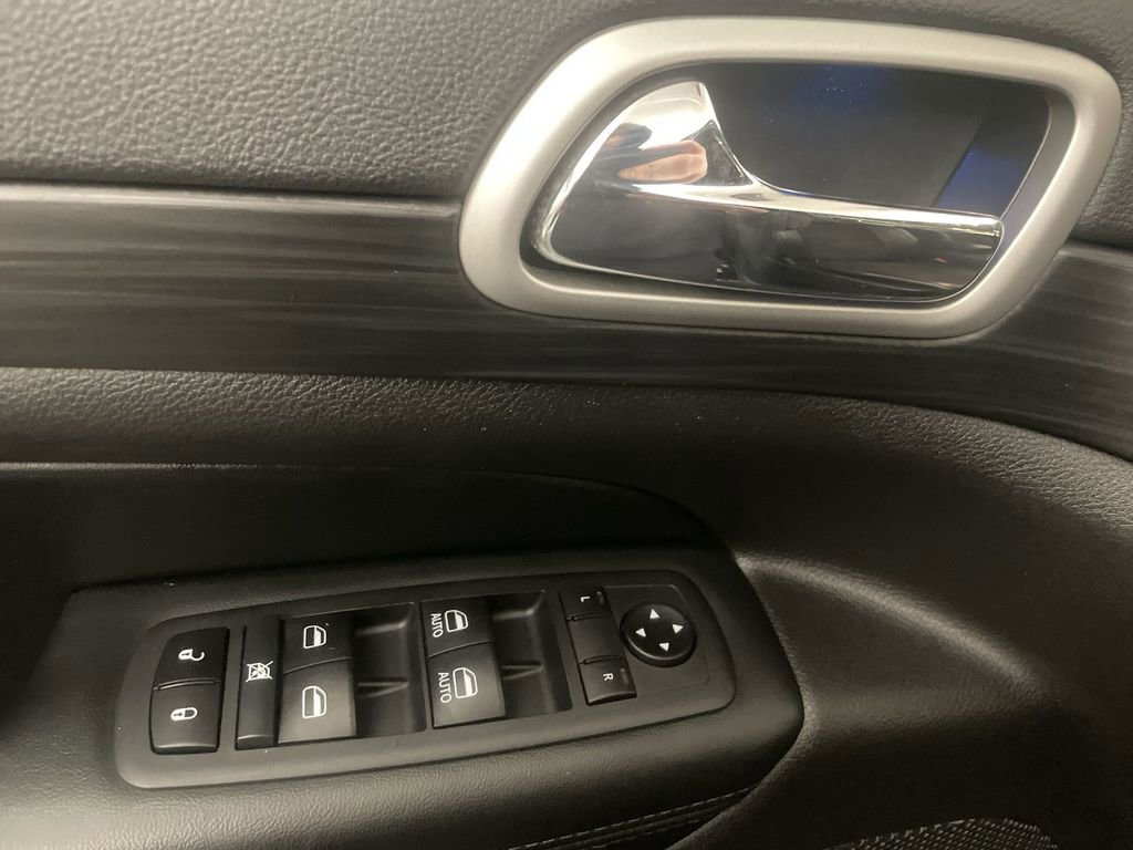 Used 2020 Jeep Grand Cherokee Altitude image 17