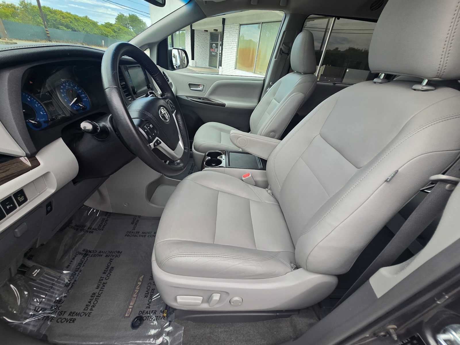 Used 2017 Toyota Sienna XLE w/ XLE Navigation Package FWD image 22