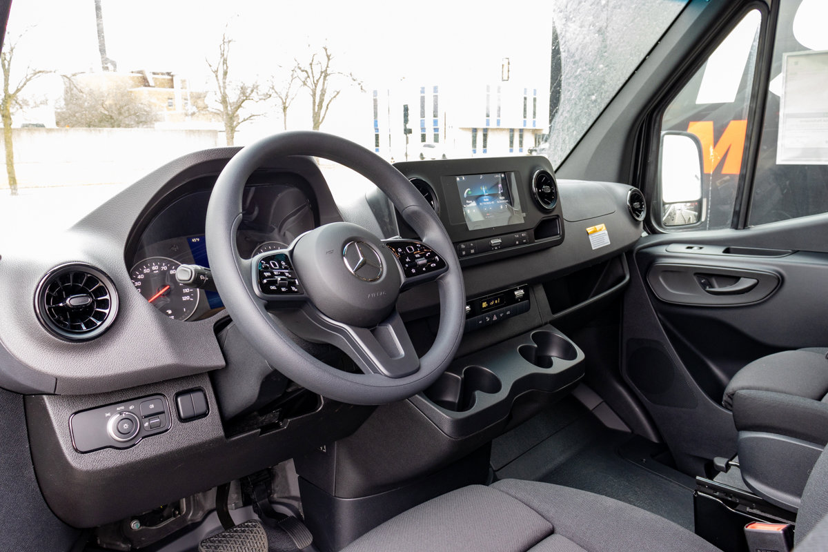 Used 2024 Mercedes-Benz Sprinter 2500 image 12