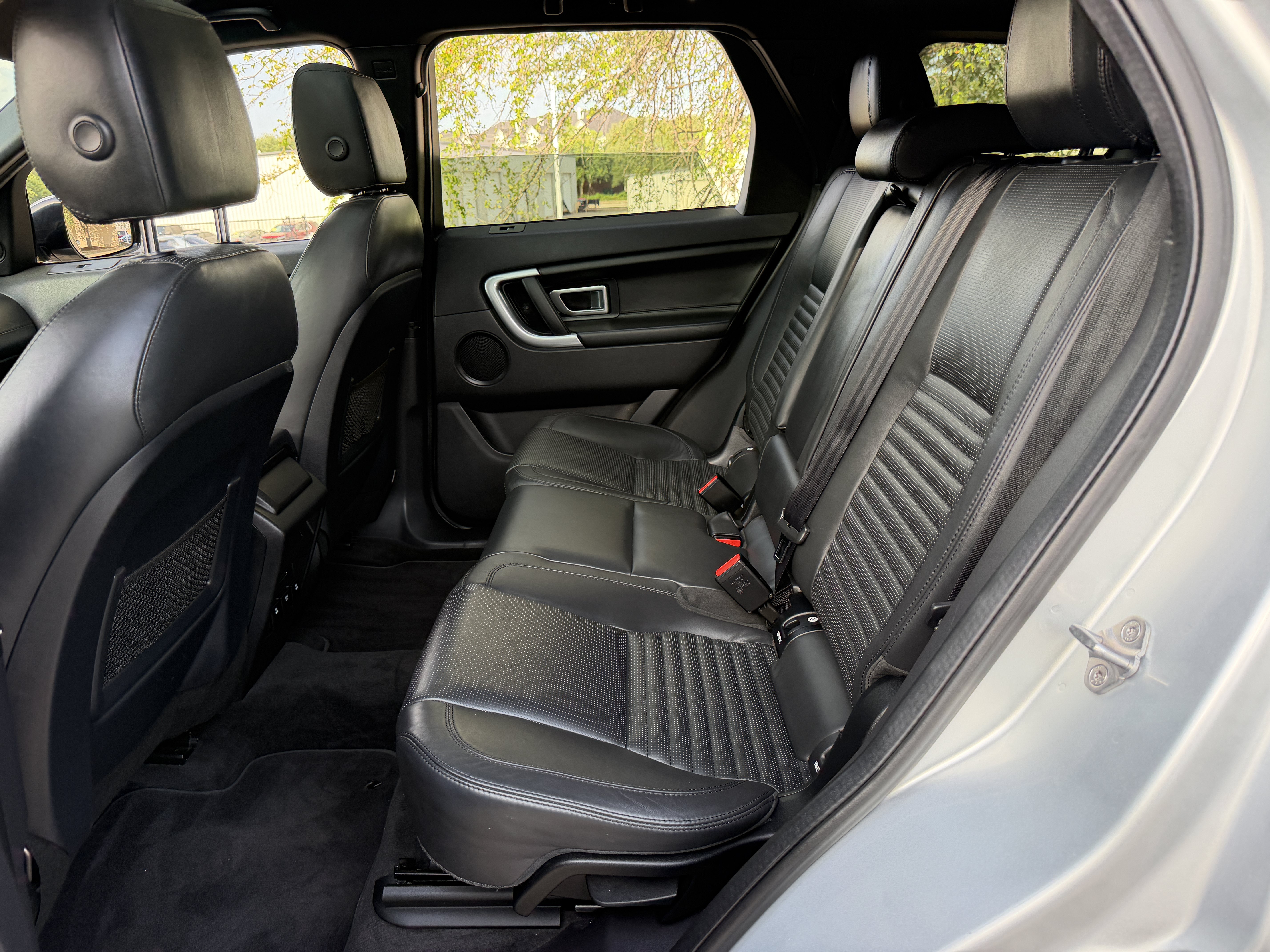 Used 2015 Land Rover Discovery Sport HSE Luxury AWD/4WD image 16
