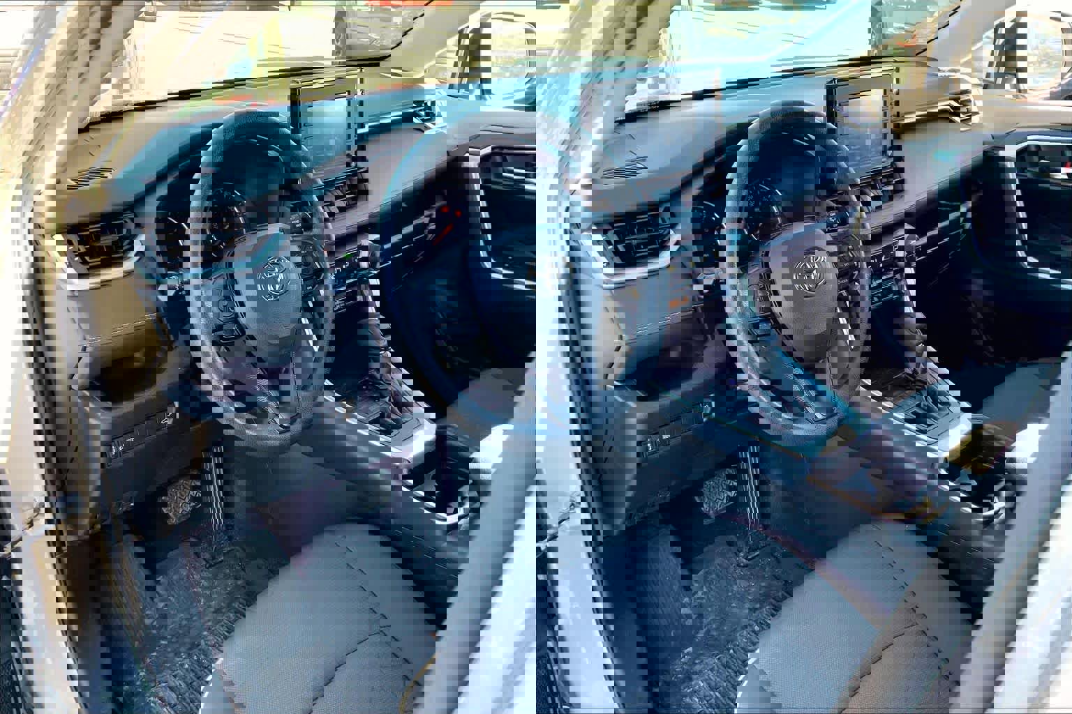 Used 2020 Toyota RAV4 XLE image 17