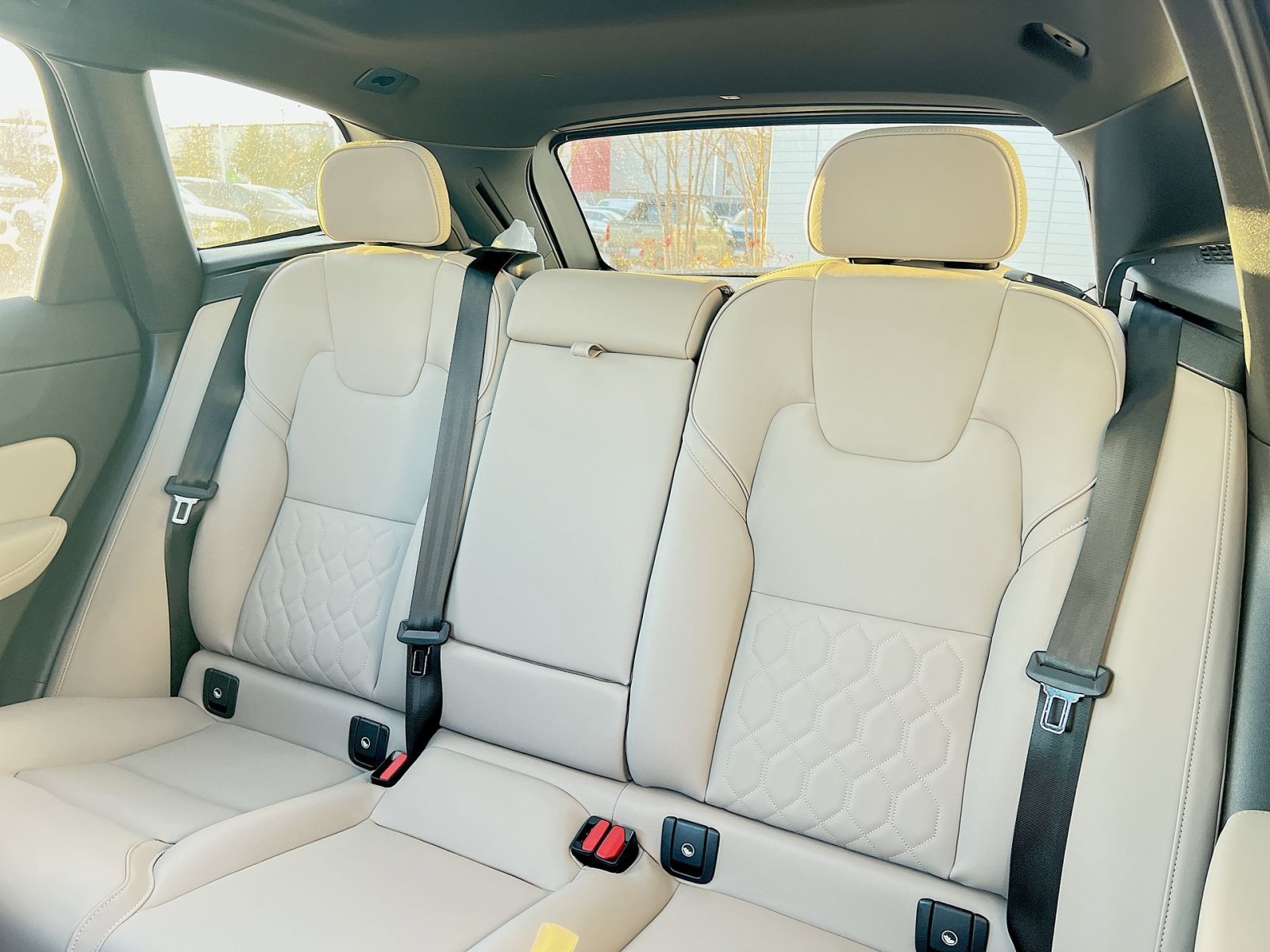 New 2026 Volvo XC60 B5 Plus w/ Protection Package Premier AWD/4WD image 32