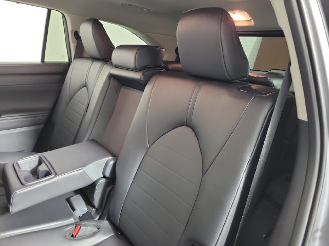 Used 2026 Toyota Highlander XLE AWD/4WD image 13