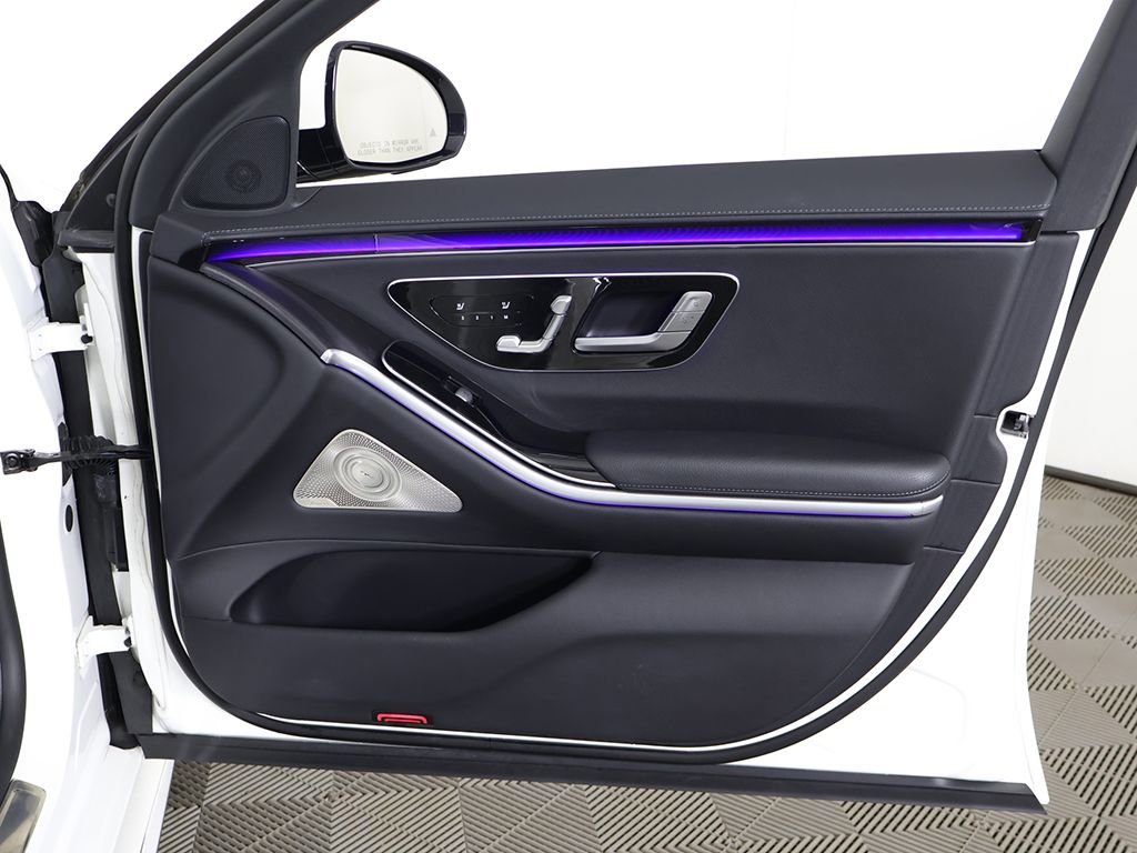 Used 2022 Mercedes-Benz S 500 4MATIC w/ AMG Line Package image 29