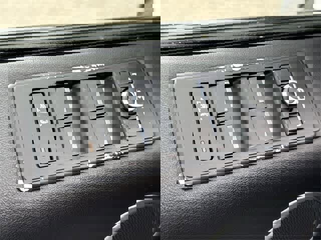 Used 2017 Land Rover Range Rover Sport SE image 9