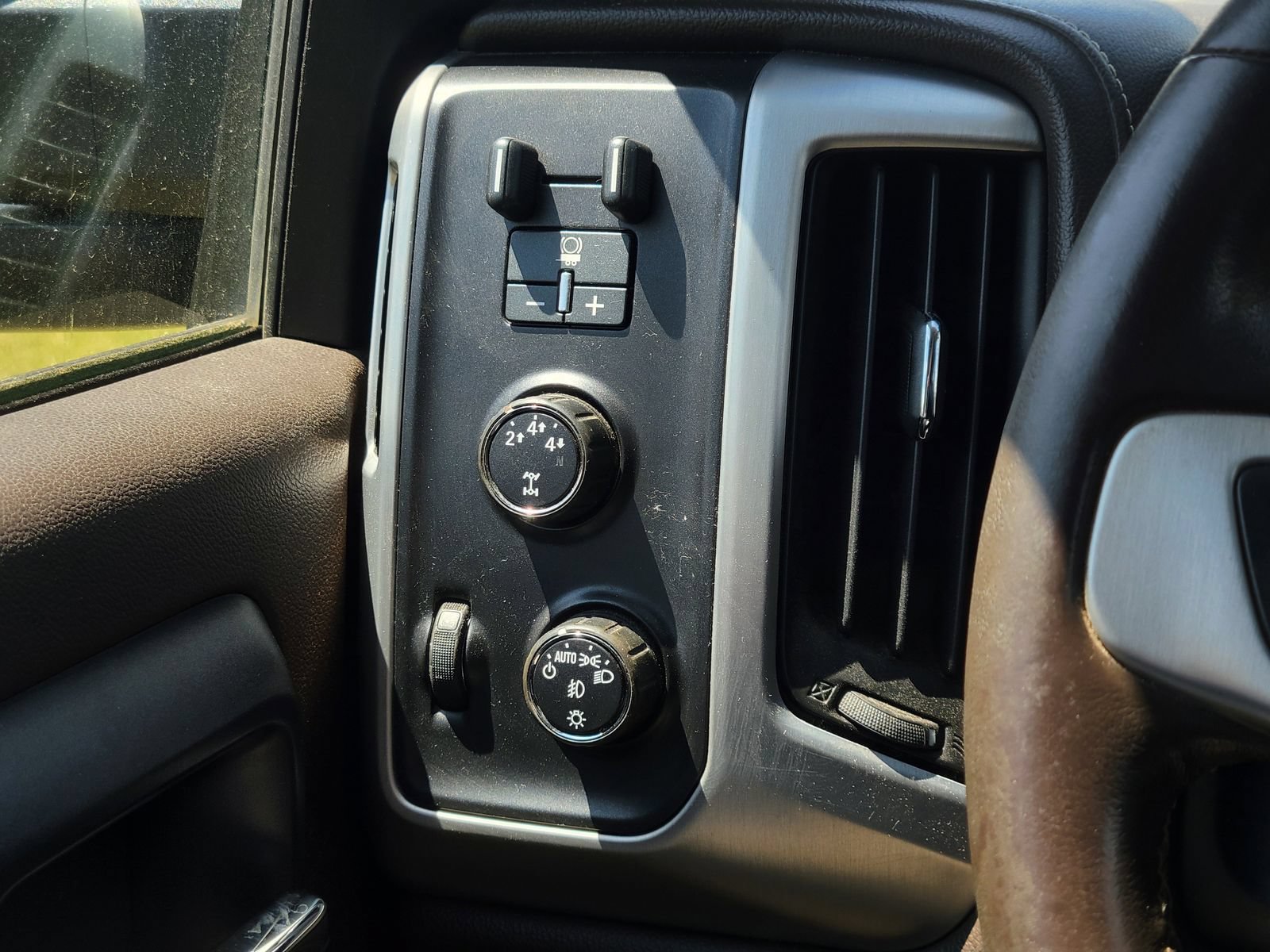 Used 2015 GMC Sierra 2500 SLE w/ SLE Preferred Package AWD/4WD image 13