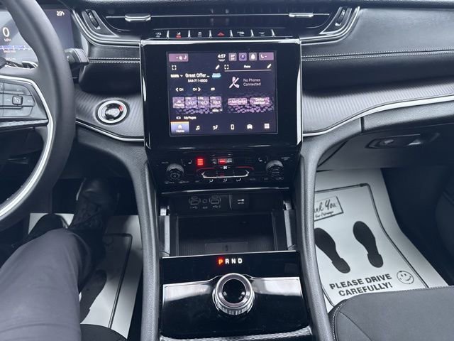 Certified 2025 Jeep Grand Cherokee Laredo w/ Luxury Tech Group I image 18