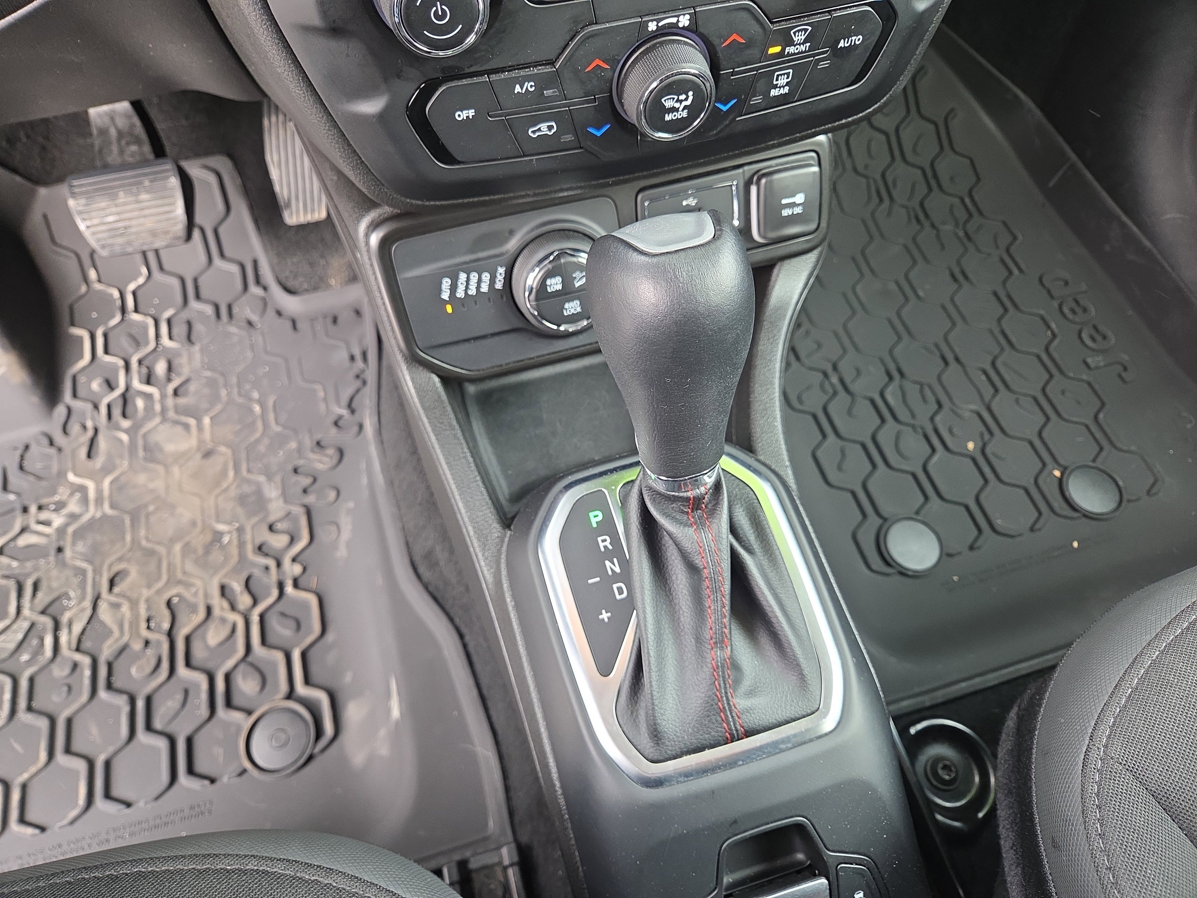 Certified 2023 Jeep Renegade Trailhawk AWD/4WD image 27