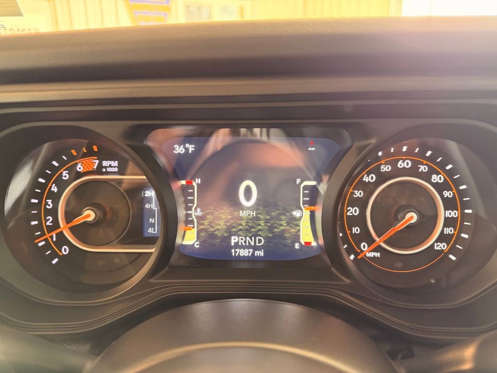 Used 2025 Jeep Wrangler Sahara image 13