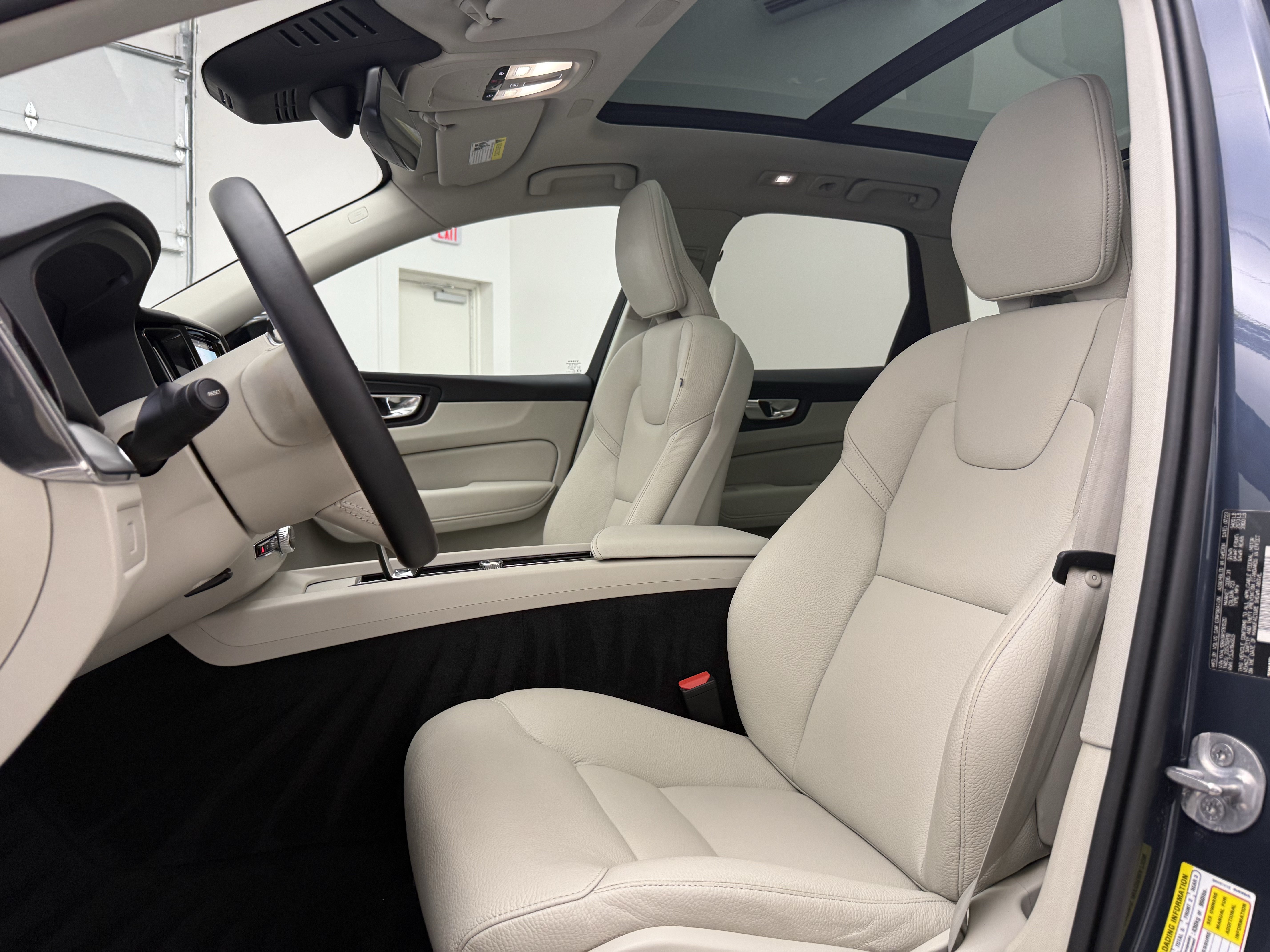 Certified 2024 Volvo XC60 B5 Core w/ Protection Package Premier AWD/4WD image 13