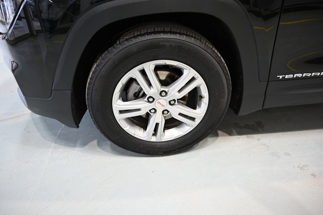 Used 2024 GMC Terrain SLE w/ Driver Convenience Package image 29