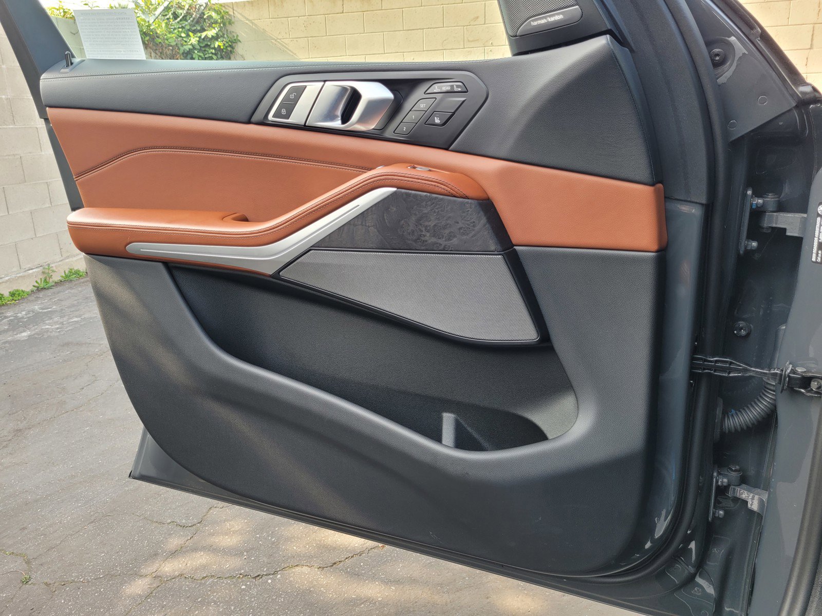 Used 2025 BMW X7 M60i w/ Climate Comfort Package image 26