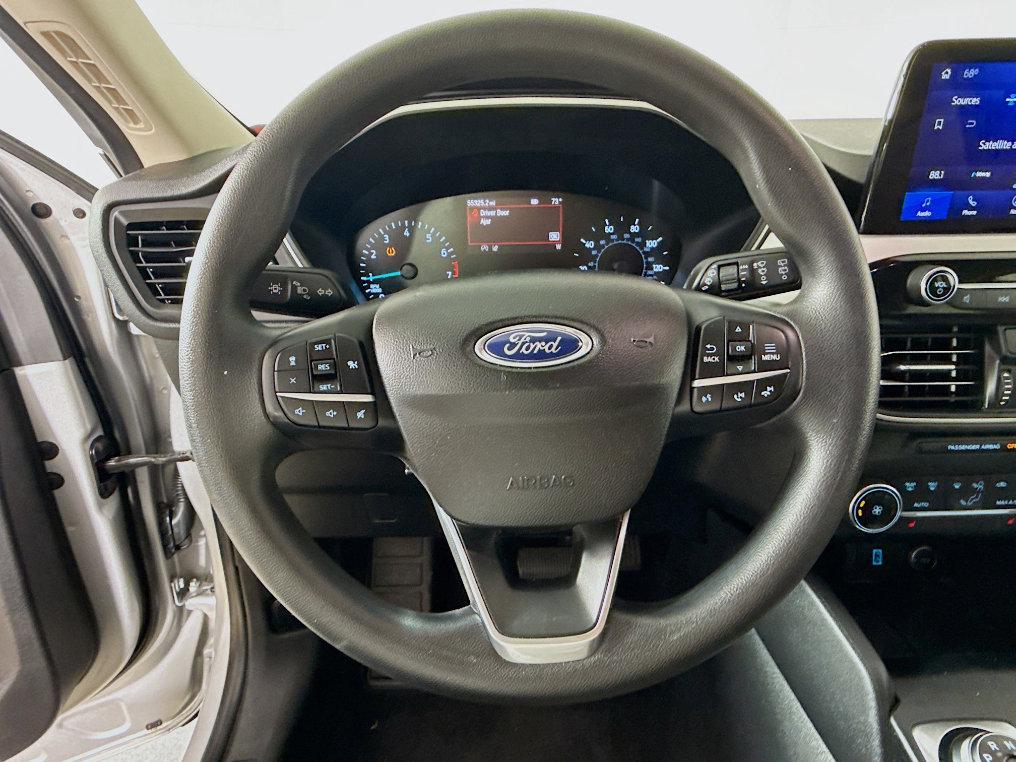 Used 2020 Ford Escape SE image 11