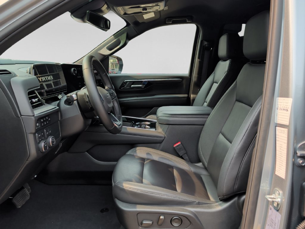 Used 2025 Chevrolet Tahoe Z71 AWD/4WD image 16