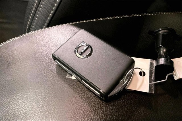 Certified 2023 Volvo XC40 B5 Core w/ Convenience Package image 12