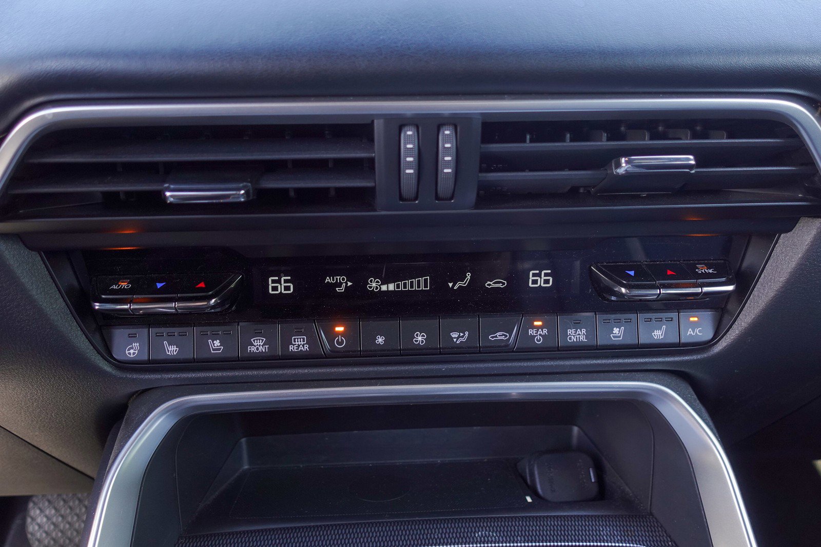 Certified 2024 MAZDA CX-90 Plug-In Hybrid w/ Premium Plus image 18