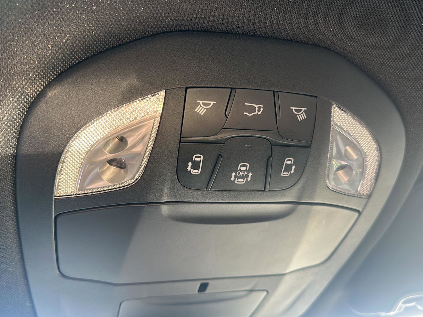 Used 2025 Chrysler Pacifica Select image 24