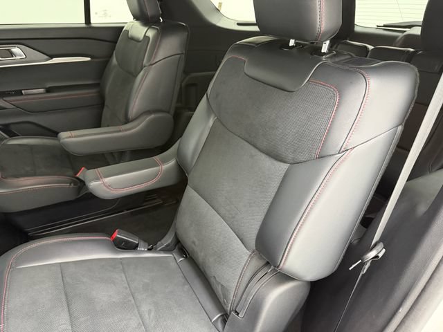Used 2025 Ford Explorer ST RWD image 34