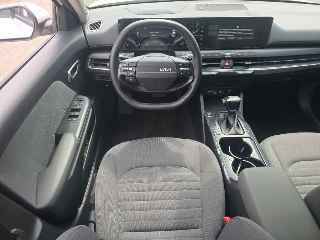 Used 2025 Kia K4 EX FWD image 23