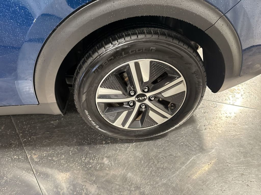 Used 2022 Kia Niro EX image 12