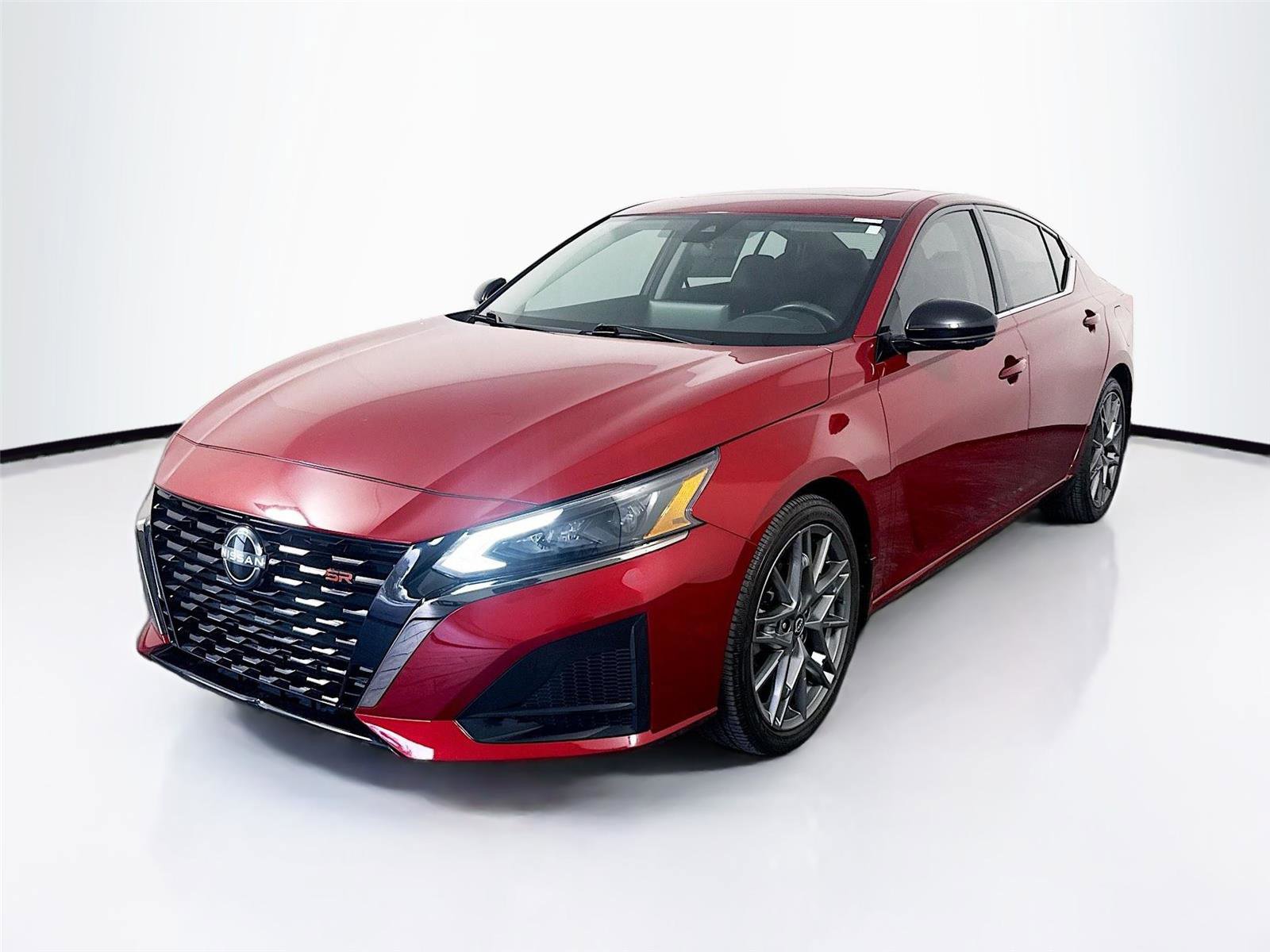 Used 2024 Nissan Altima 2.0 SR image 1