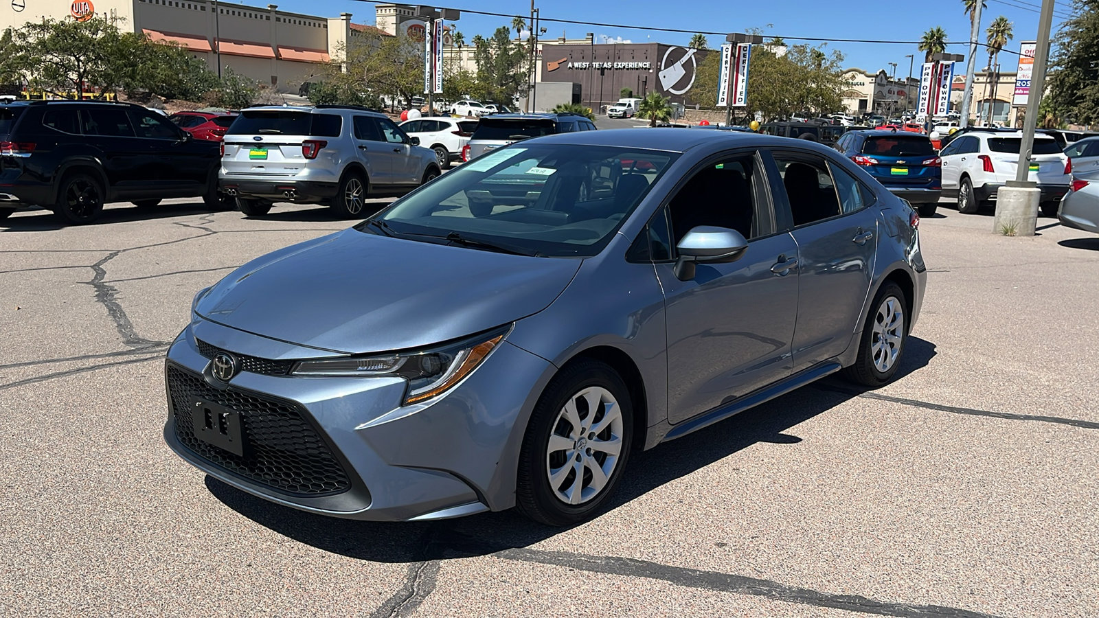 Used 2022 Toyota Corolla LE image 3