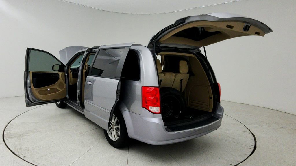 Used 2016 Dodge Grand Caravan SXT FWD image 12