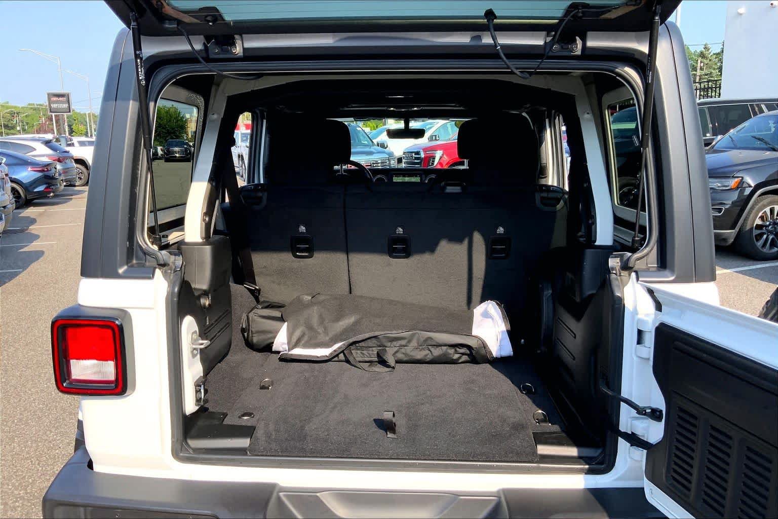 Used 2021 Jeep Wrangler Unlimited Sahara AWD/4WD image 29