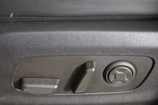 Certified 2025 Kia Carnival FWD image 24