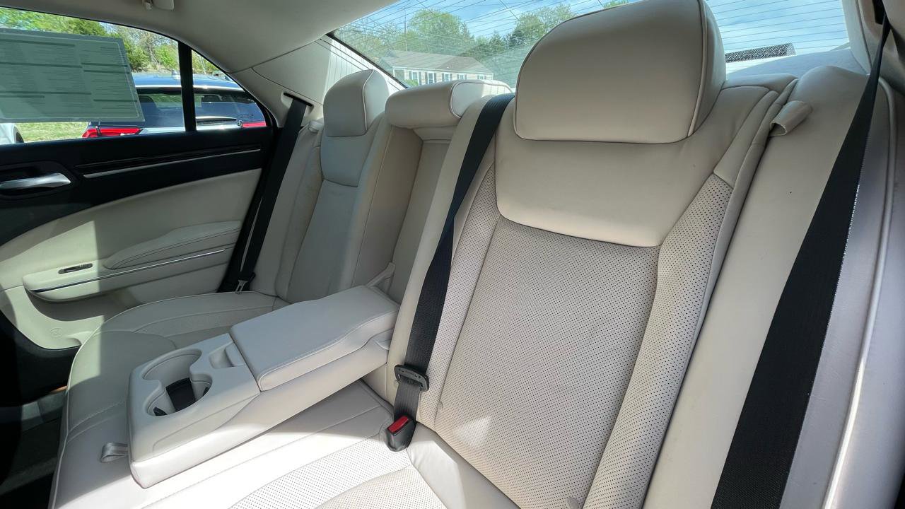 Used 2015 Chrysler 300 C w/ Light Group image 22