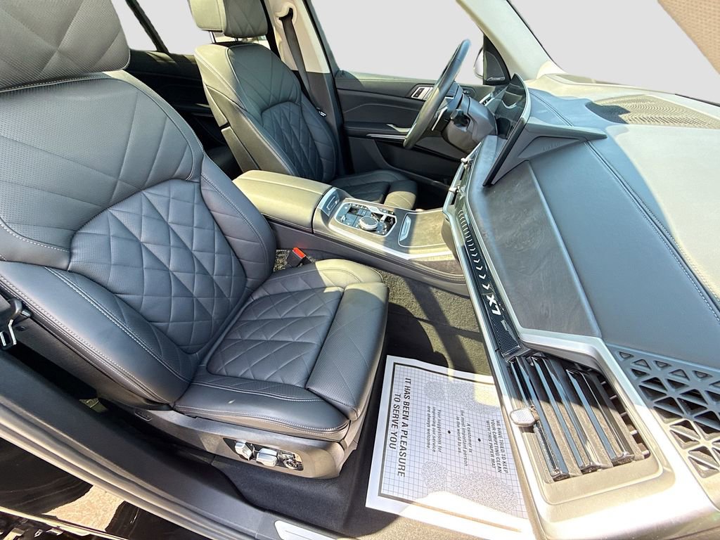 Used 2023 BMW X7 xDrive40i w/ Premium Package image 15