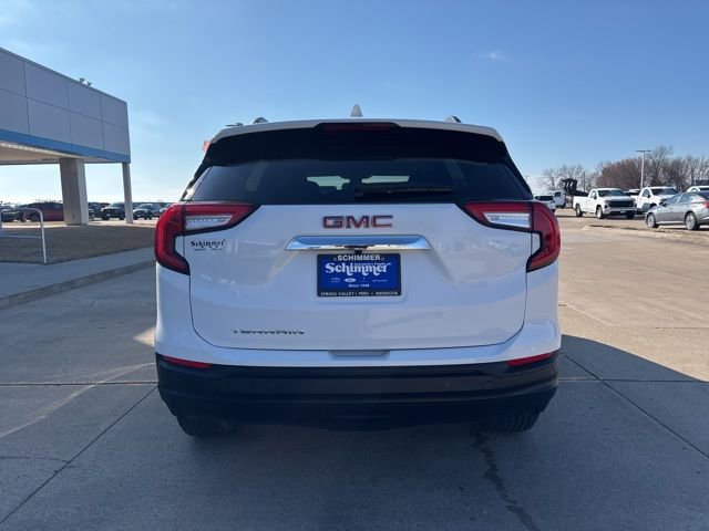Used 2024 GMC Terrain SLE w/ Driver Convenience Package image 8