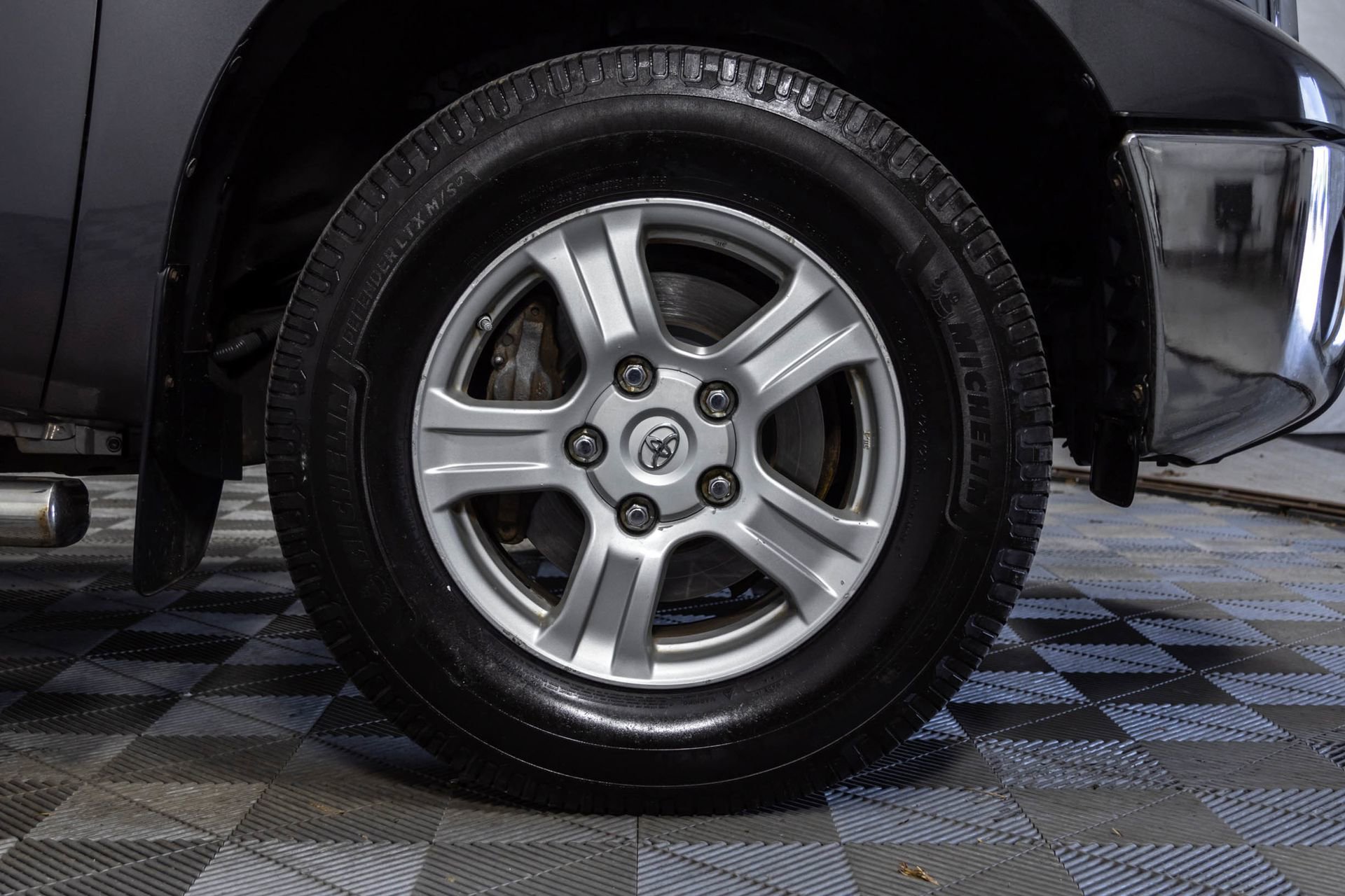 Used 2011 Toyota Tundra 4x4 CrewMax w/ SR5 Pkg image 43