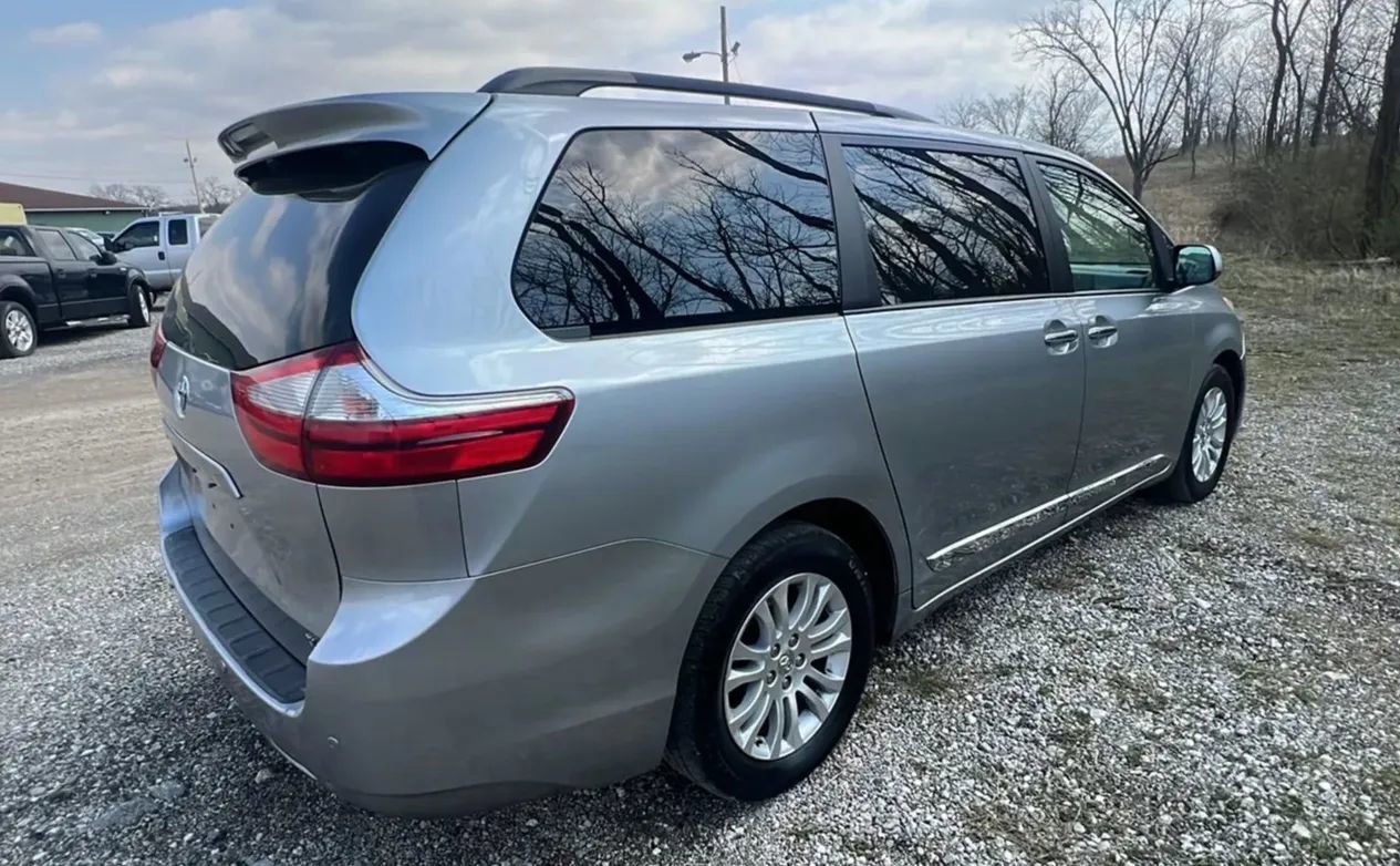 Used 2017 Toyota Sienna XLE w/ XLE Navigation Package image 6