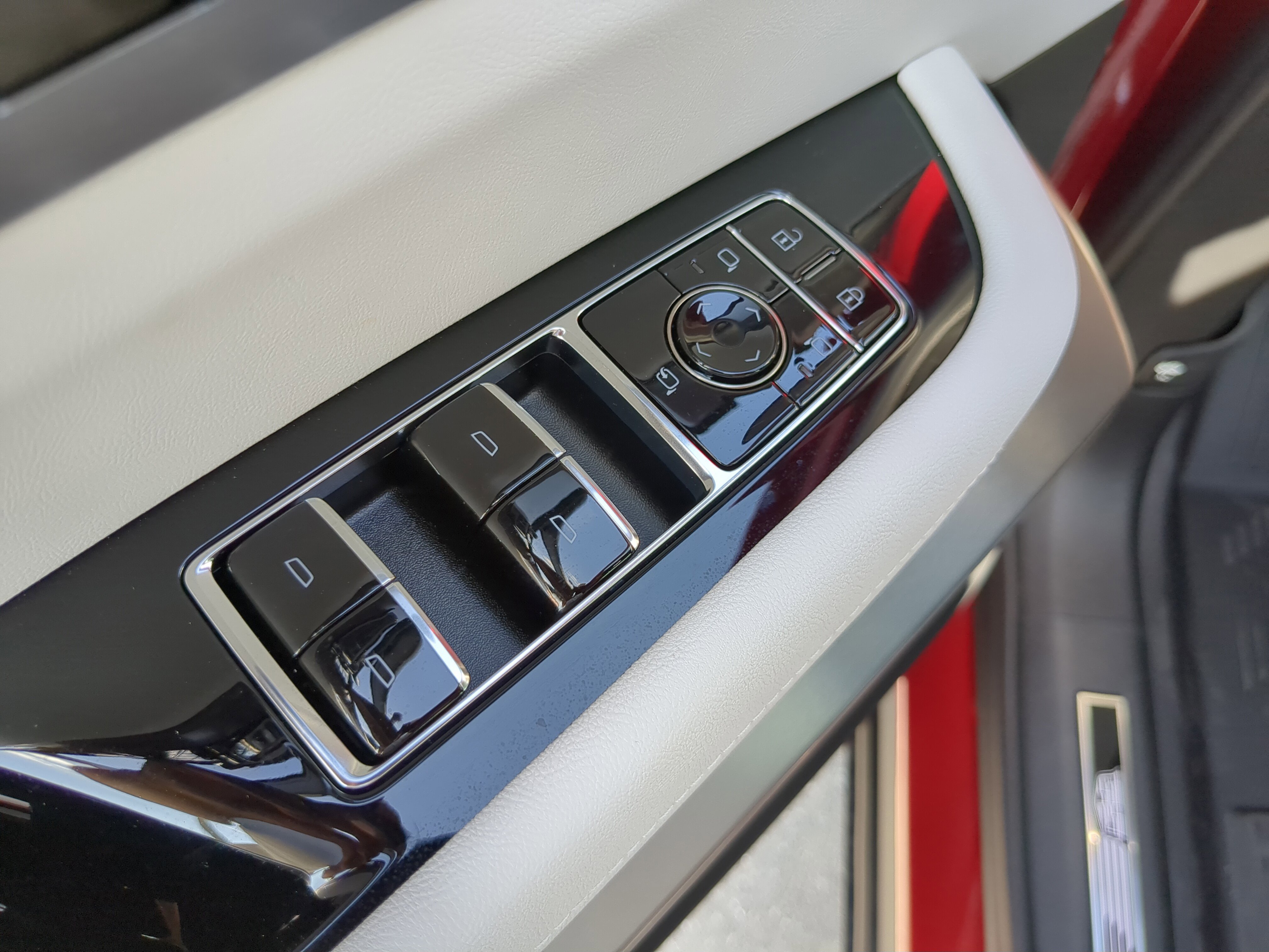 New 2026 Cadillac Vistiq Sport w/ LPO, Floor Liner Package image 17