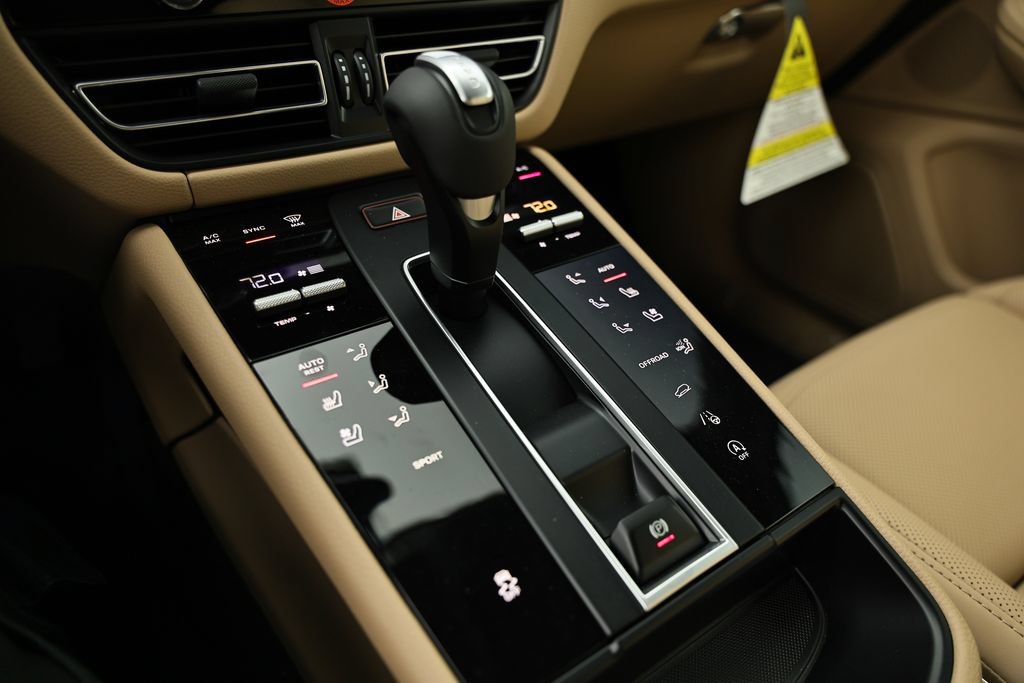 New 2026 Porsche Macan AWD/4WD image 40