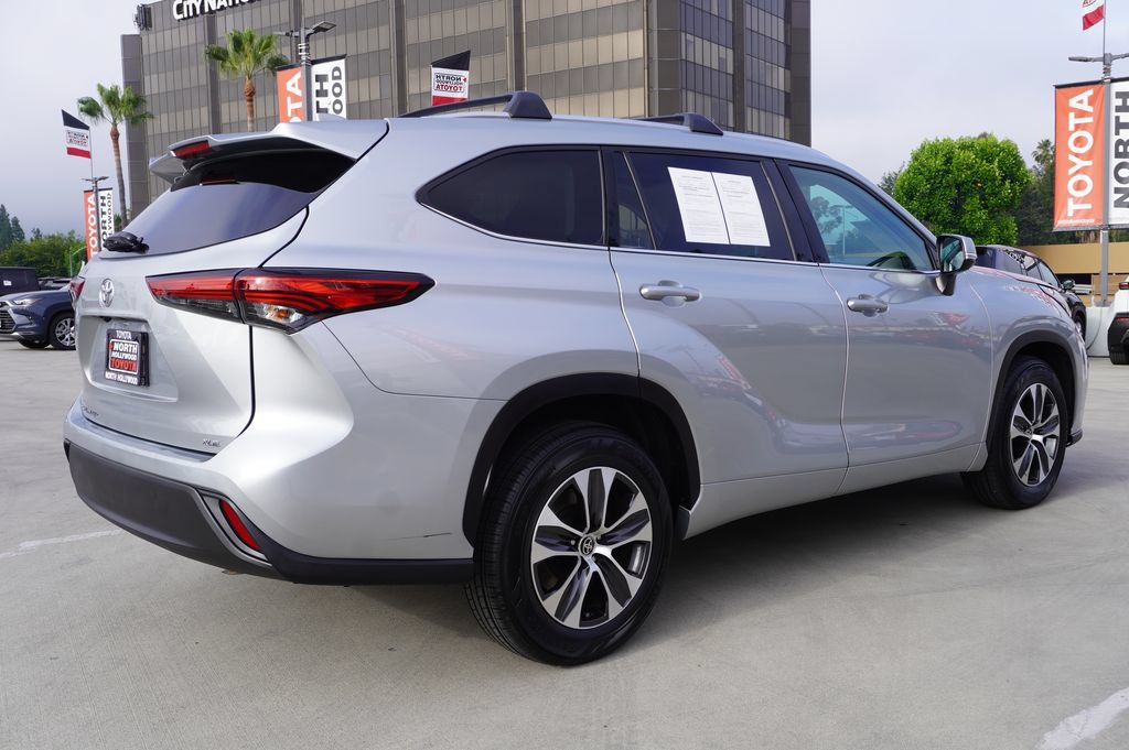 Used 2020 Toyota Highlander XLE FWD image 7