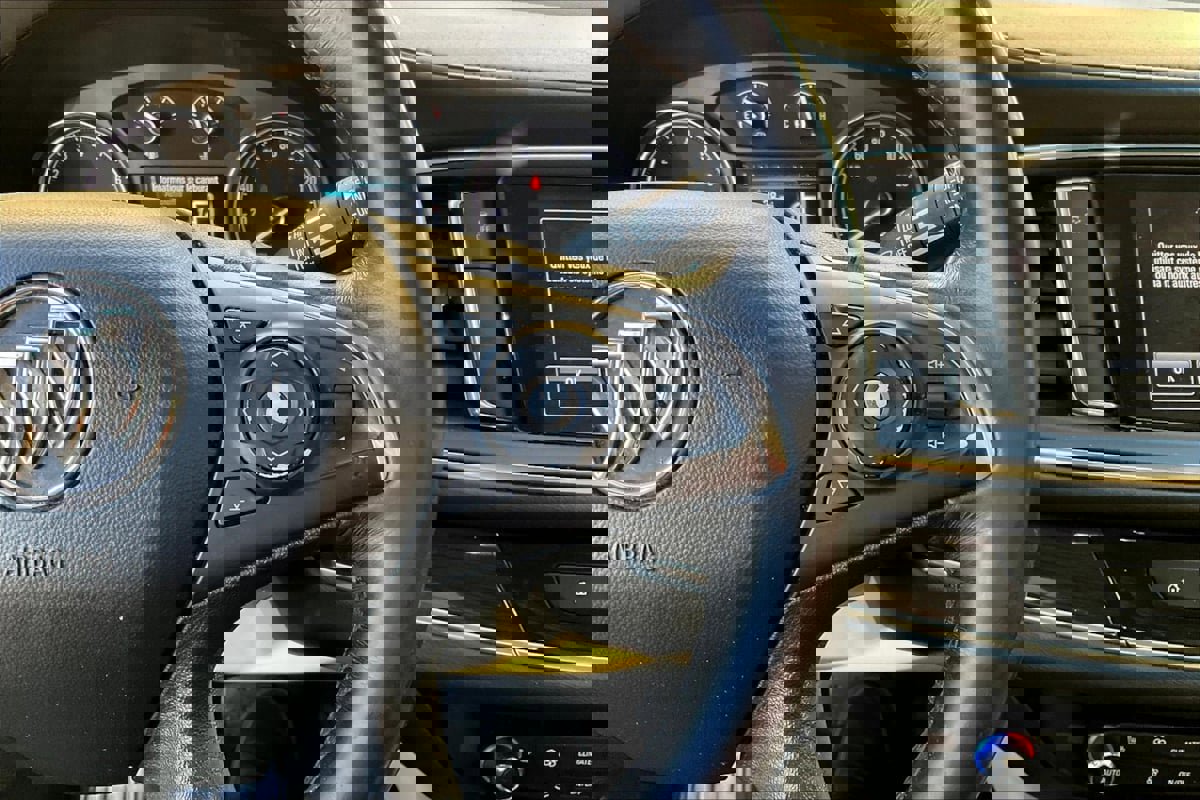 Used 2019 Buick Enclave Essence image 19