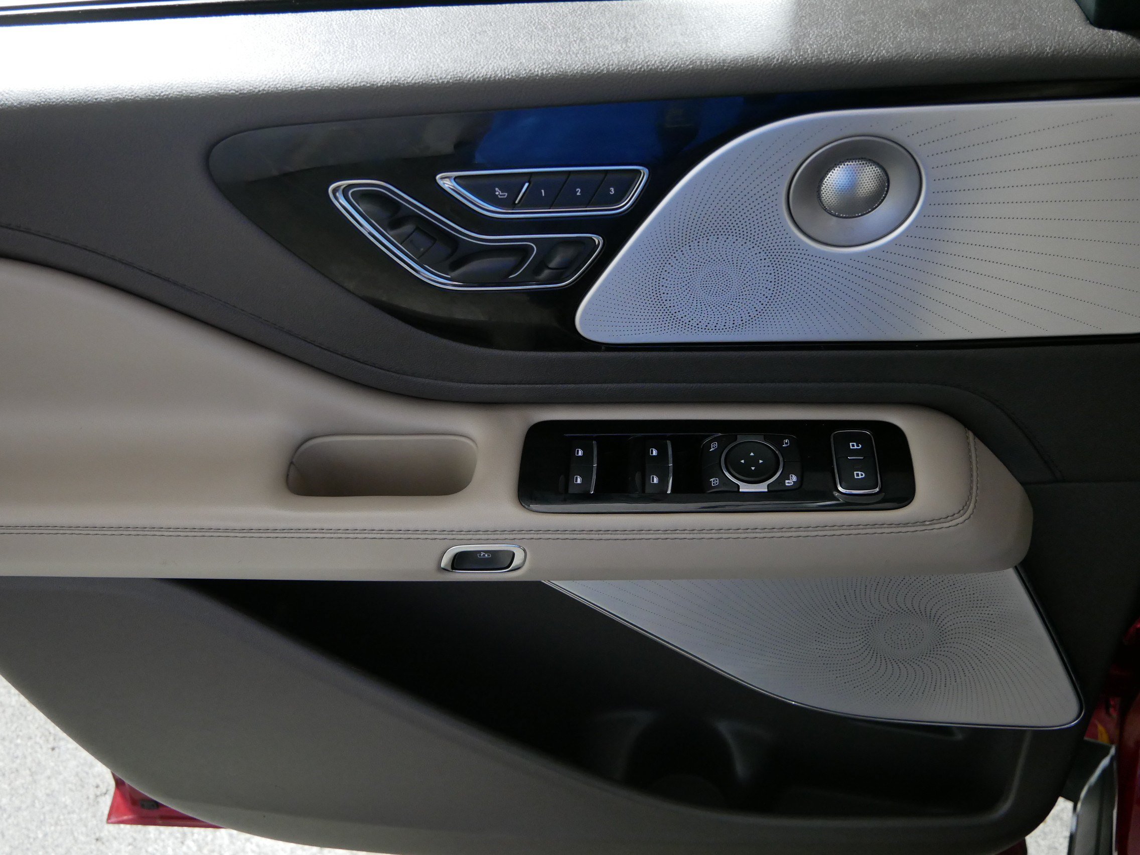 Used 2020 Lincoln Aviator Reserve w/ Equipment Group 202A AWD/4WD image 19