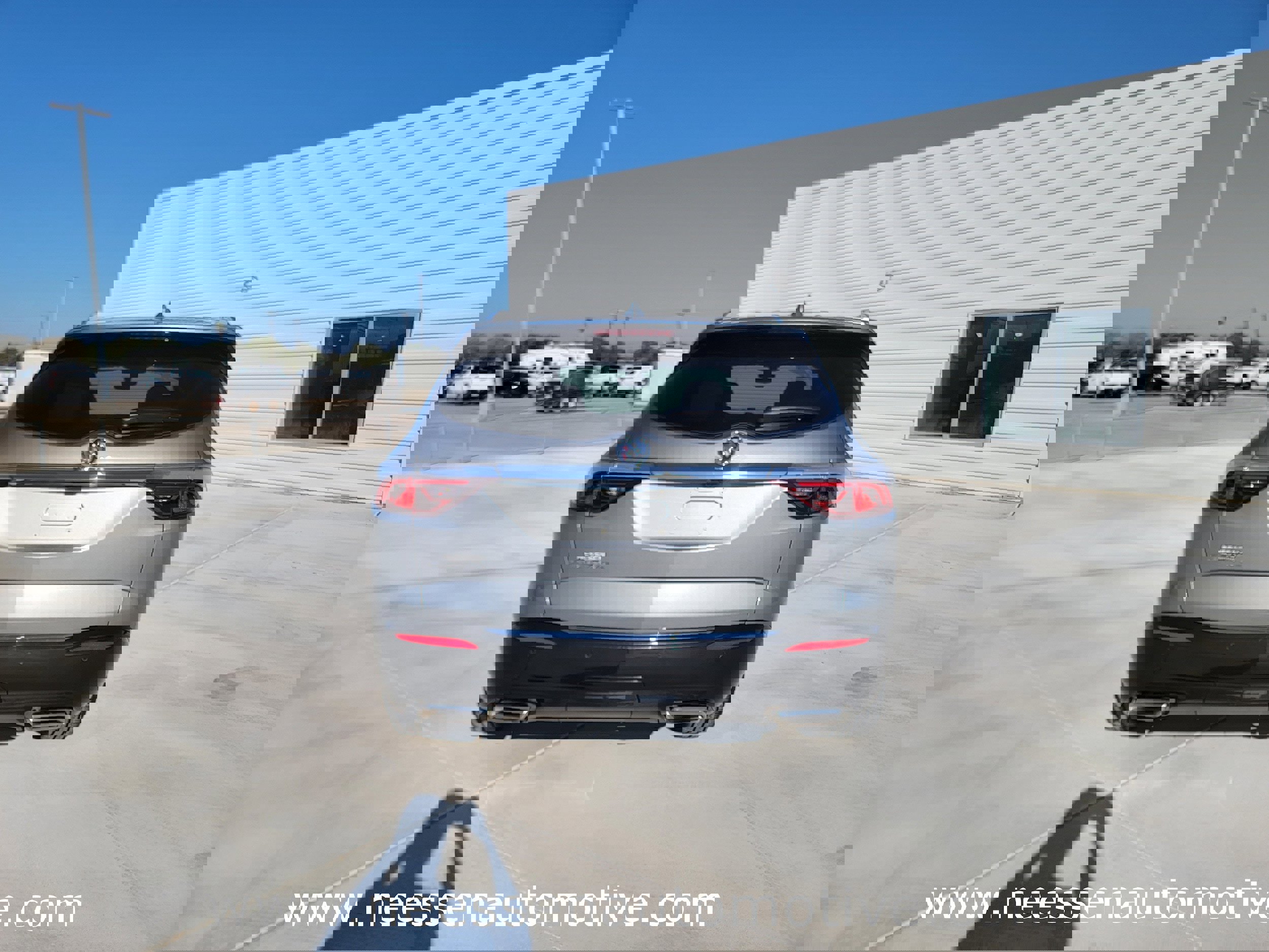 Used 2023 Buick Enclave Essence image 6