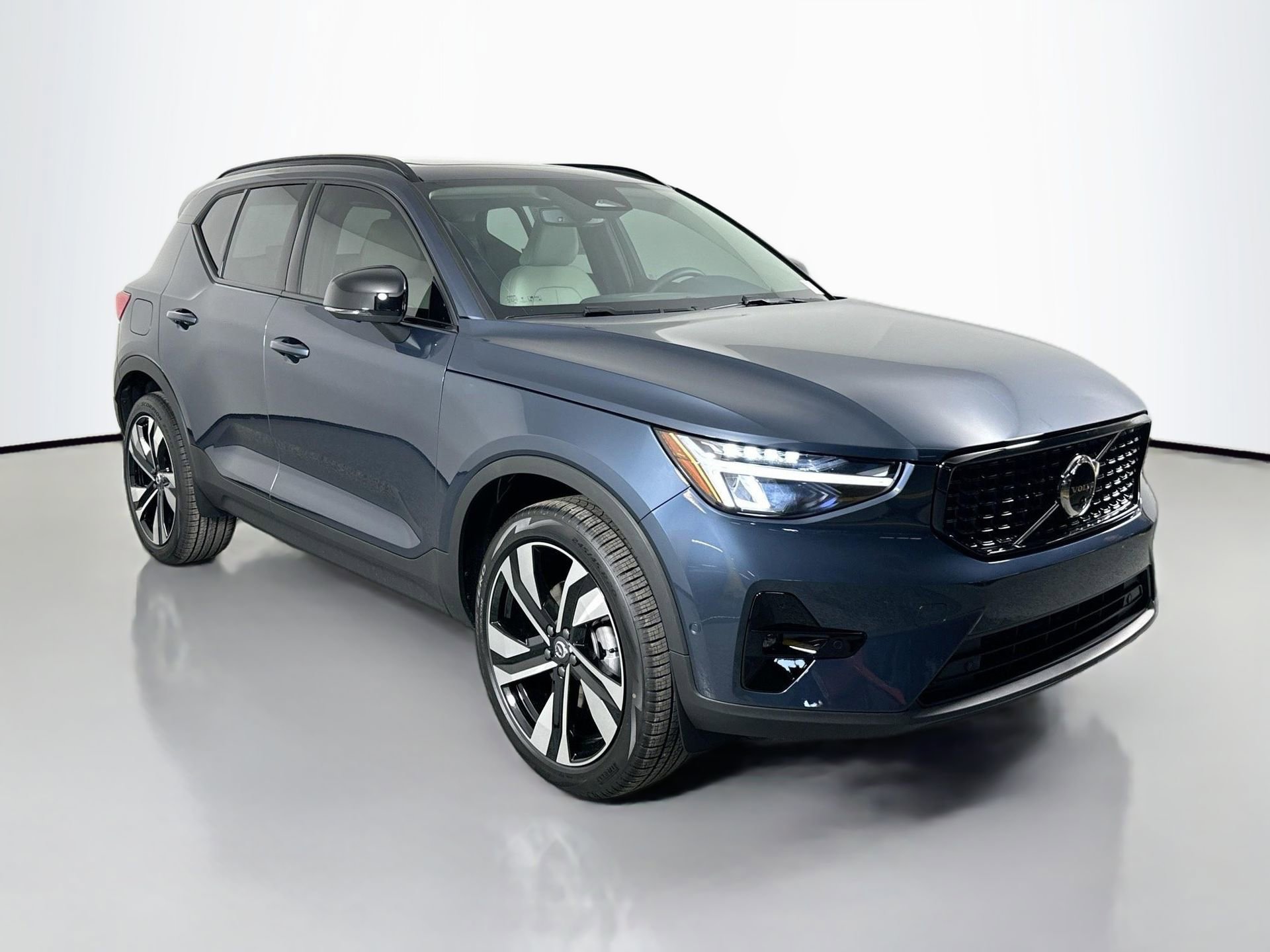 New 2026 Volvo XC40 B4 Plus w/ Protection Package Premier FWD image 3