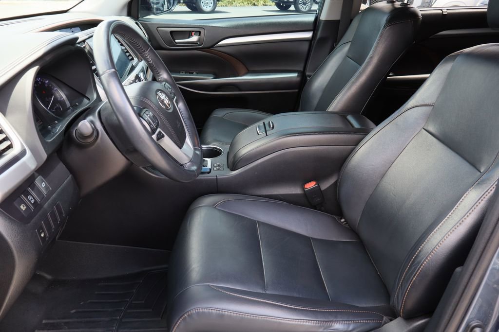 Used 2019 Toyota Highlander XLE FWD image 21