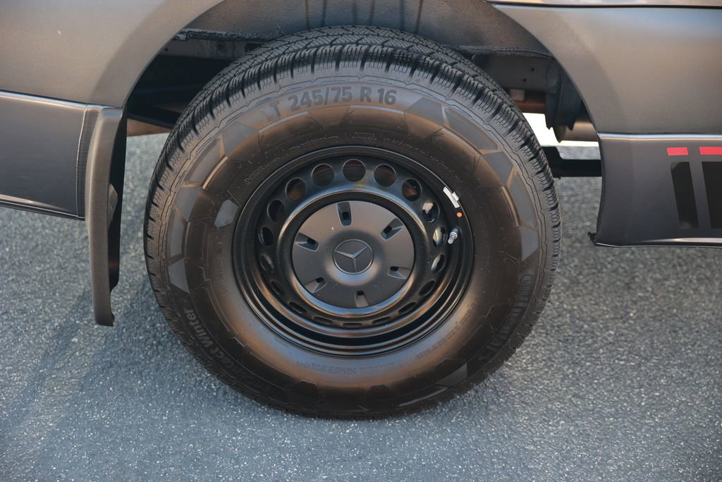 Used 2022 Mercedes-Benz Sprinter 144 Cargo image 9