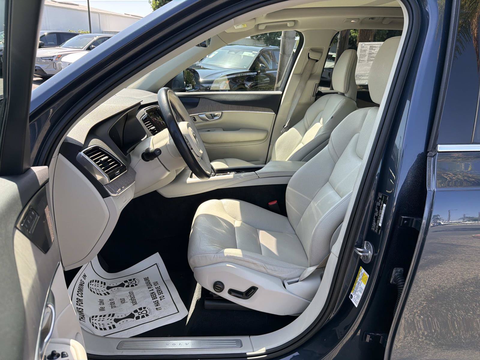 Certified 2023 Volvo XC90 B6 Plus AWD/4WD image 17