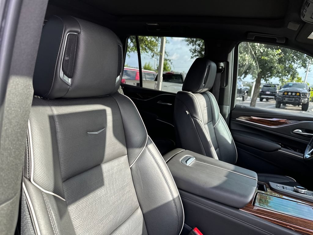 Used 2021 Cadillac Escalade Premium Luxury AWD/4WD image 37